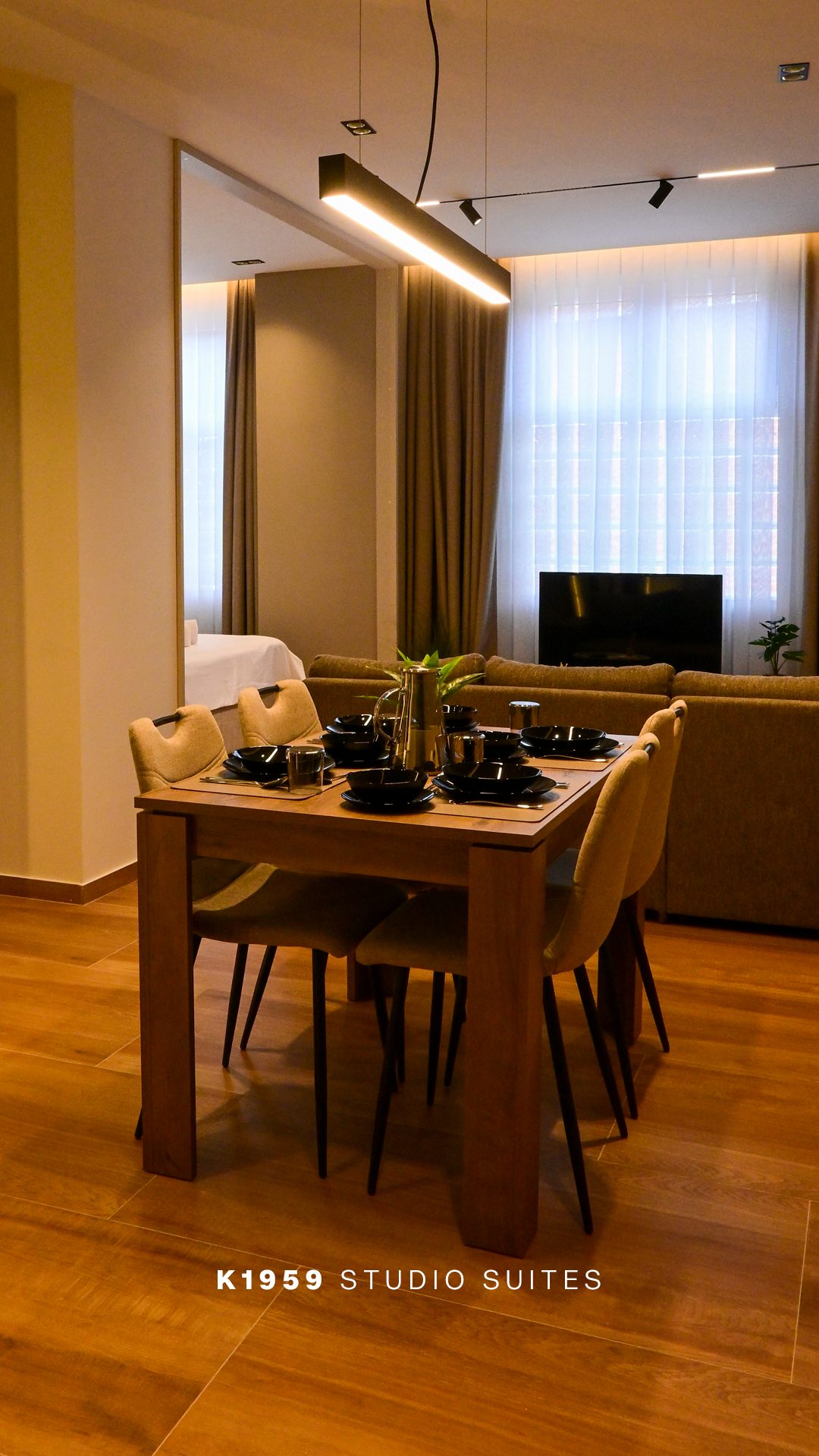 Suite 02 Showcase 1